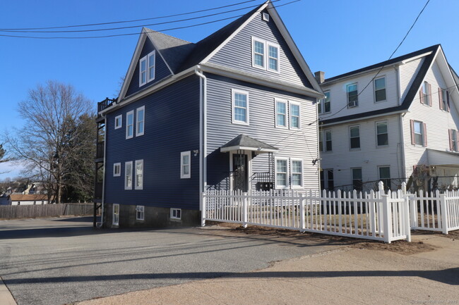 Building Photo - 198 Montauk Ave