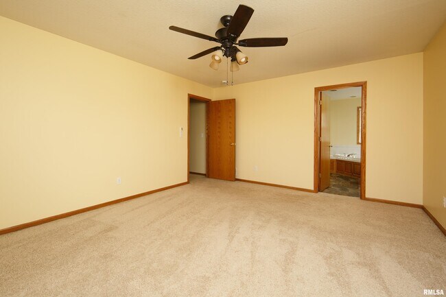 Building Photo - 4005 Raleigh Ave