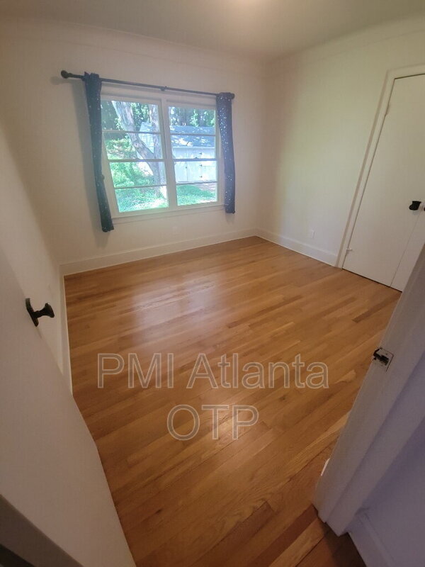 Building Photo - 1952 Wellbourne Dr NE