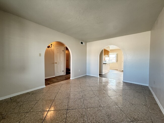Building Photo - 9321 Sorbonne Dr