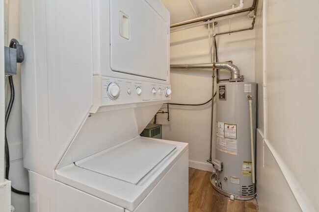 Building Photo - 2915 Oakford Ave