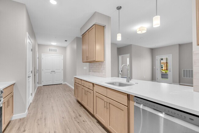 Building Photo - 104 Episcopal Rd