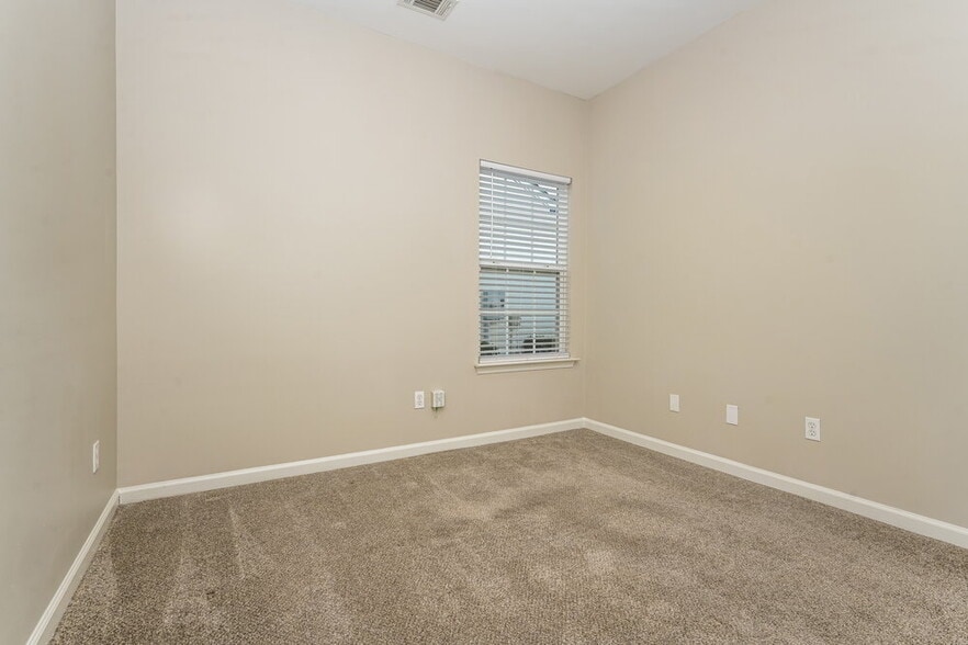 Building Photo - 1281 Winwood Dr