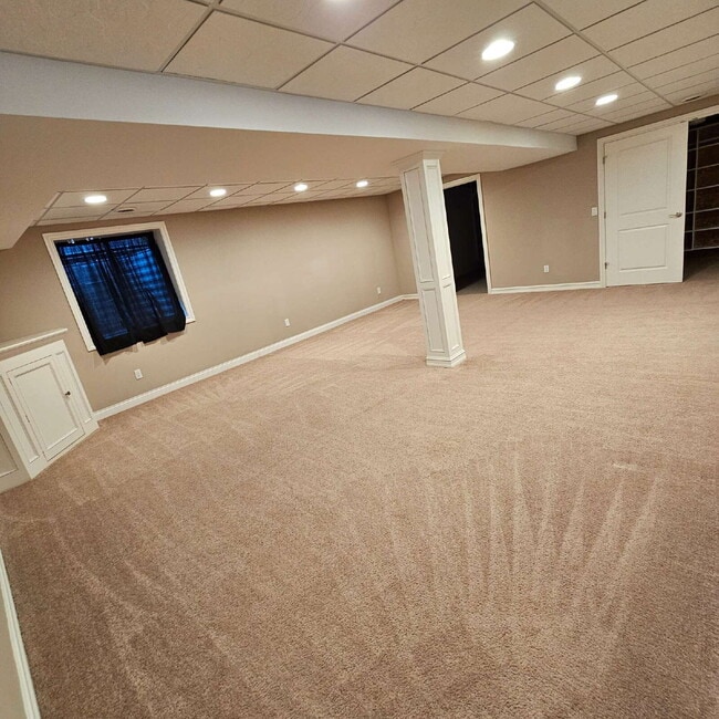 Building Photo - 3 Bedroom, 2.5 Bath Townhome Near Lake St. Clair with Finished Basement, Attached Oversized 2 Car...