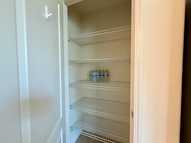 Building Photo - 2100 Beech Cir