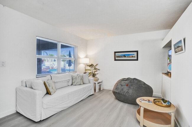 Building Photo - 4658 Bougainvilla Dr