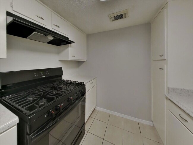 Building Photo - 20143 Dawn Mist Dr