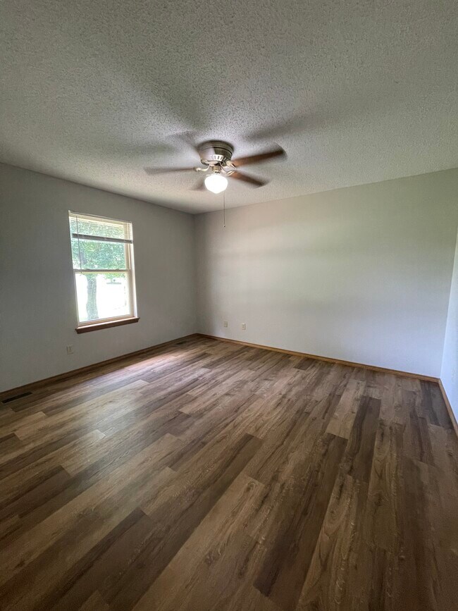 Building Photo - 302 Slim Wilson Blvd