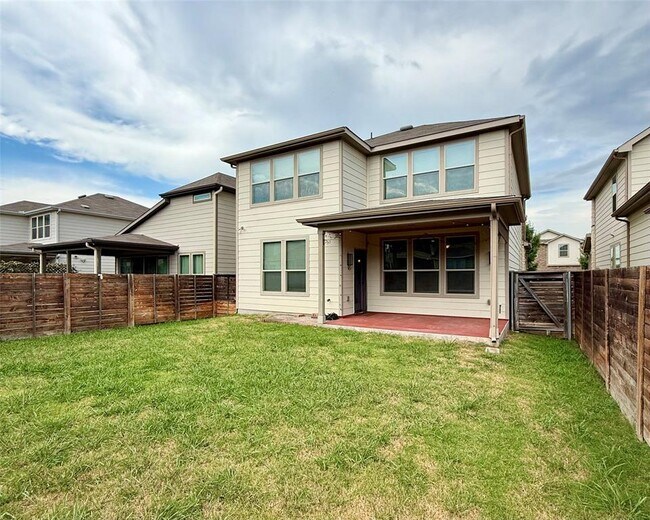 Building Photo - 14004 Hedera Dr