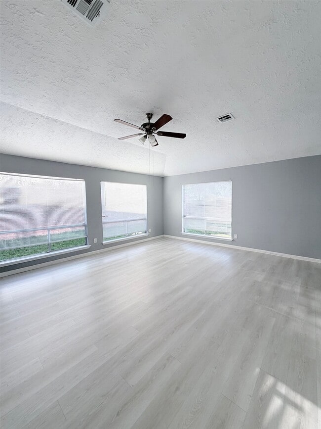 Building Photo - 13006 Bacard Ln