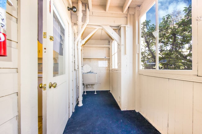 Building Photo - 49 Elgin Park