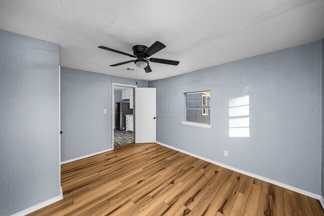 Building Photo - 2218 NW Pollard Ave