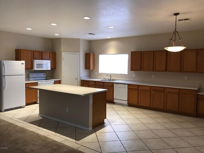 Building Photo - 4607 N 93rd Ave