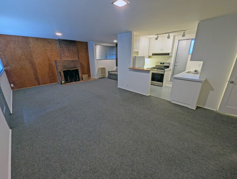 Primary Photo - 648 Kelton Ave