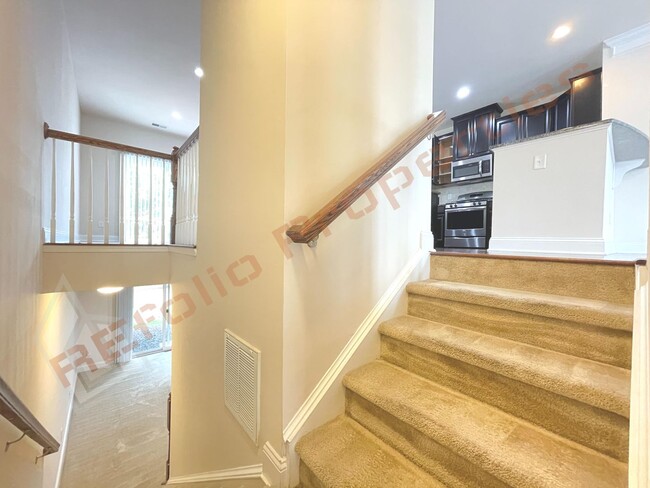Building Photo - Beautiful 3 Story 3 Bedroom Townhouse with Huge 1st Floor Flex Space with Access to Patio + 2 Car...