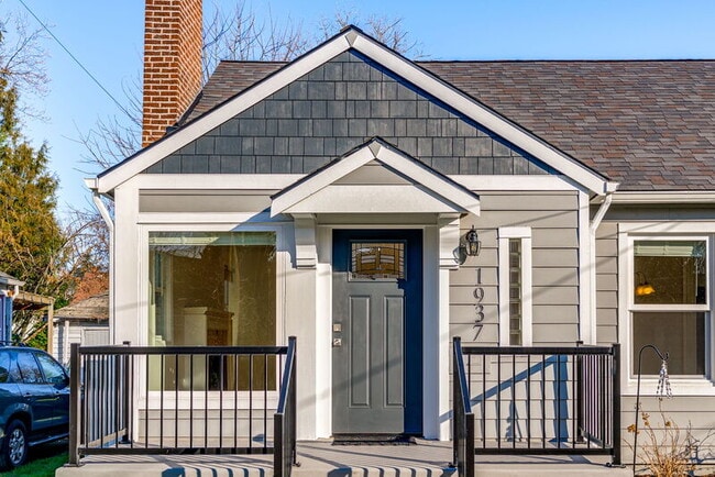 Building Photo - 1937 NE Dekum St