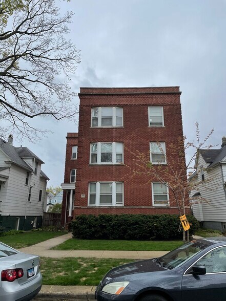 Building Photo - 1721 W Farragut Ave