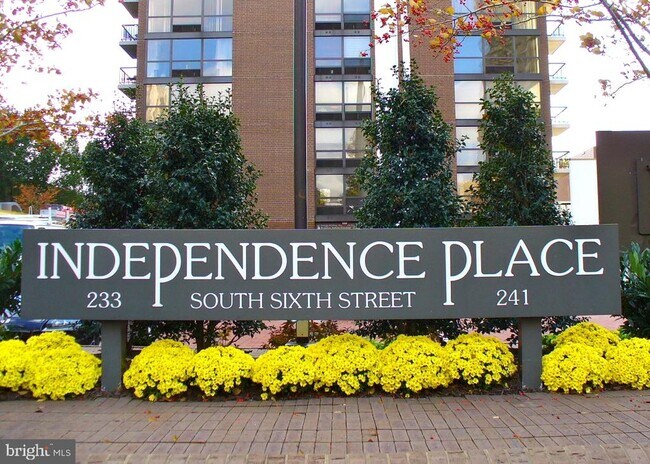 Building Photo - 241 S 6th St