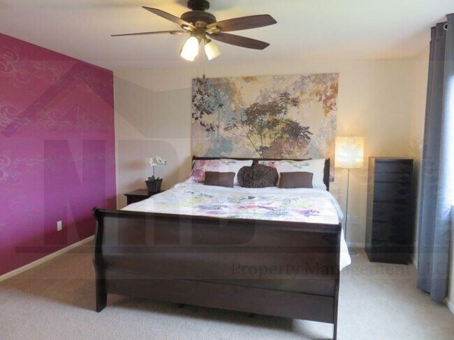 Building Photo - Beautiful 4 Bedroom Home located in a Gate...