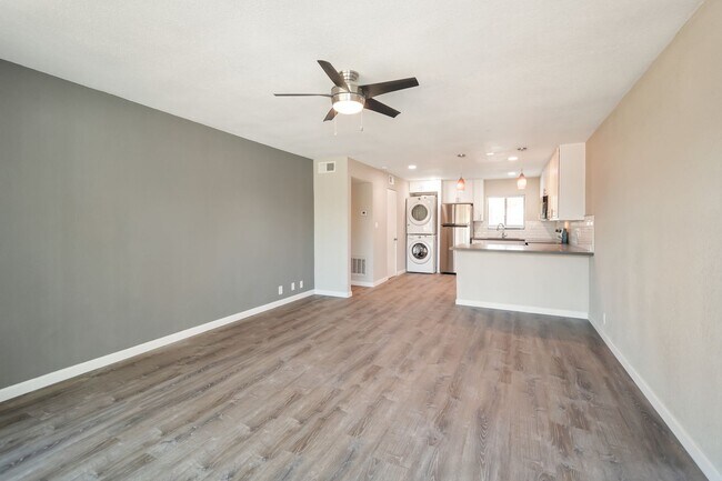 Interior Photo - The Vintage on College