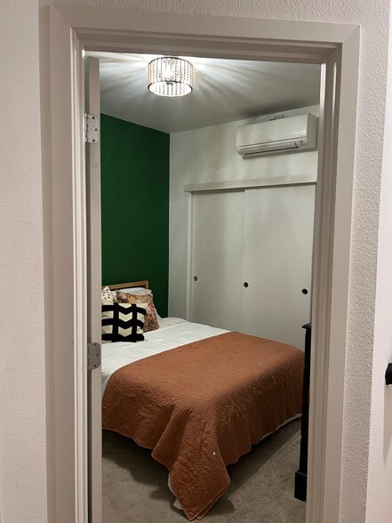 Building Photo - 180 Box Ln