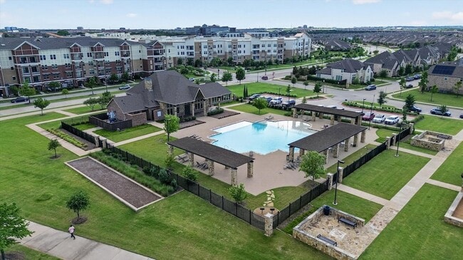 Building Photo - 12991 Vinson Dr