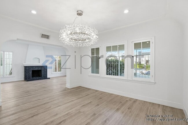 Building Photo - 1421 Stearns Dr