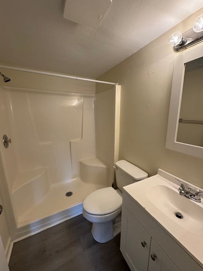 Building Photo - Holly Tree Condominiums