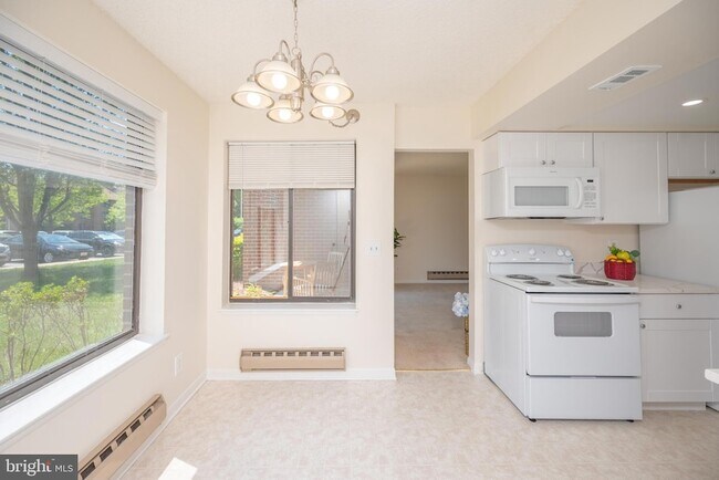 Building Photo - 15301 Beaverbrook Ct