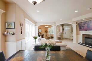 Building Photo - 12323 NE 102nd Ln