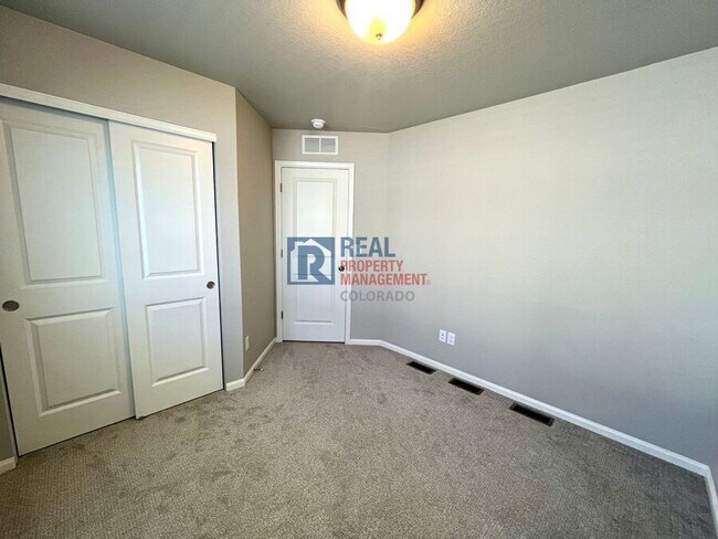 Building Photo - 9254 Henson Pl