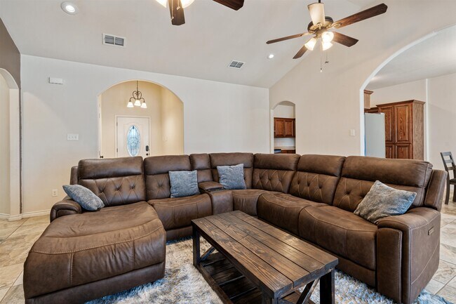 Building Photo - 103 Spike Run