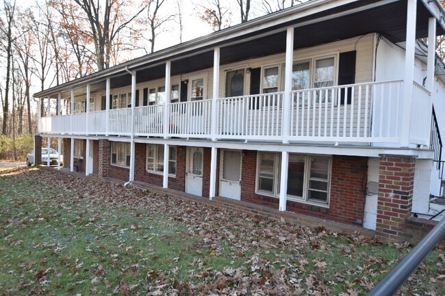 Building Photo - 20 Oakwood Dr