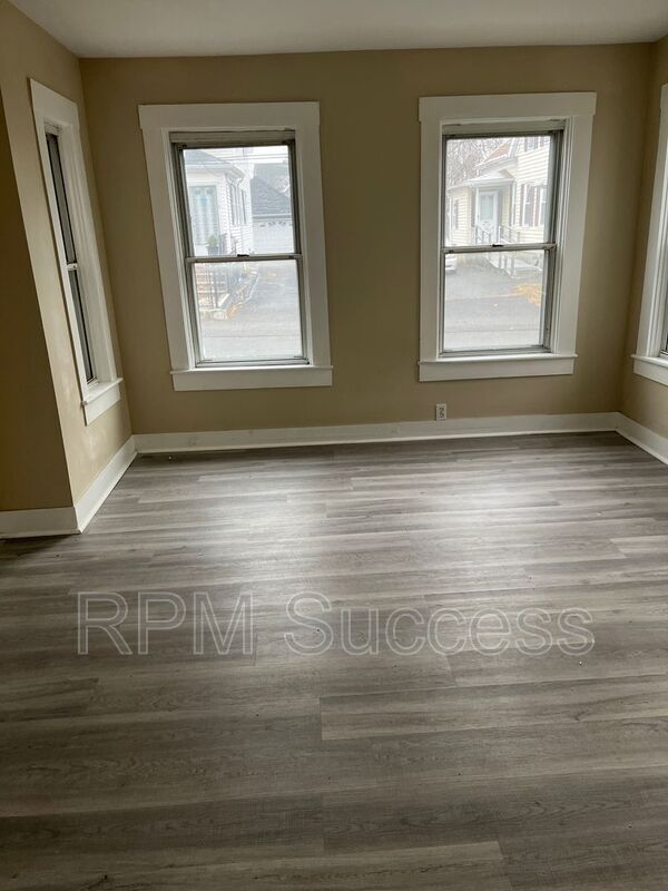 Building Photo - 28 4th St