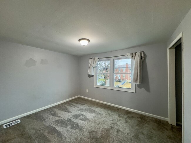 Building Photo - Charming 2 Bedroom/1 Bathroom Townhome in Dundalk, MD!