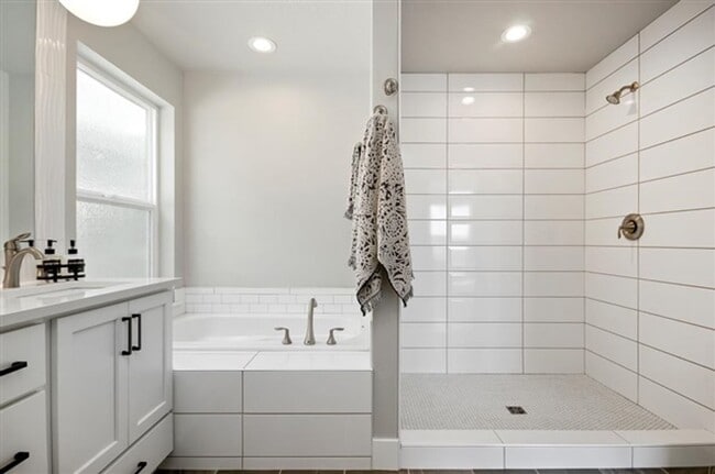 Building Photo - BRAND NEW HOME!!  4 Bedrooms, 3 Baths, Large Open Floor Plan!  Perfect Location, Must See!