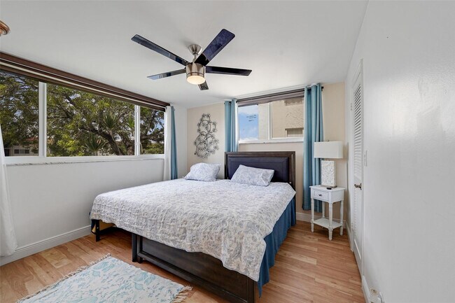 Building Photo - 361 S Hollybrook Dr