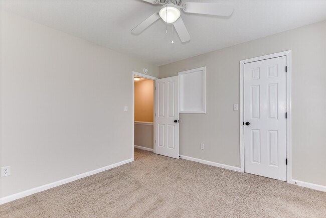 Building Photo - 208 W Buena Vista Ave