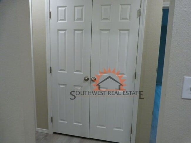 Building Photo - Modern 2 bedroom 2 bath apartment
