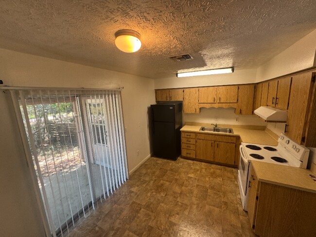 Building Photo - 21514 Campbell Dr