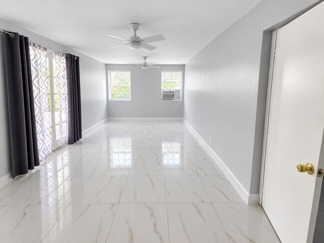 Building Photo - 4054 SW 50th St