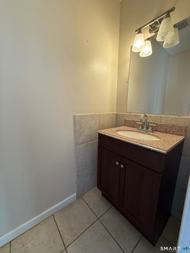 Building Photo - 11 King Arthur Dr