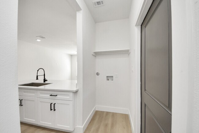 Building Photo - 1314 W Willis St