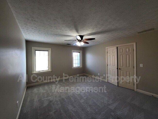 Building Photo - 2438 Kings Arms Dr