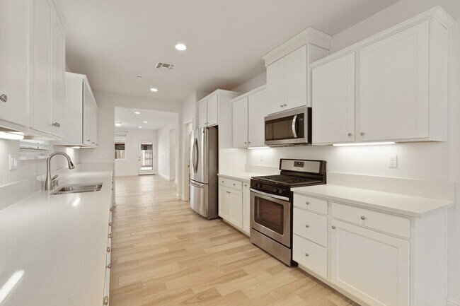 Building Photo - 3012 Salonie Ct