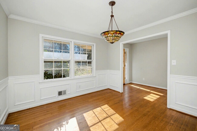 Building Photo - 140 Maple Pl