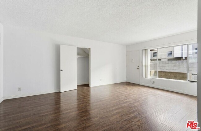 Building Photo - 1475 S Wooster St