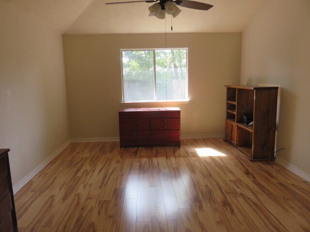 Building Photo - 12129 La Salle Br