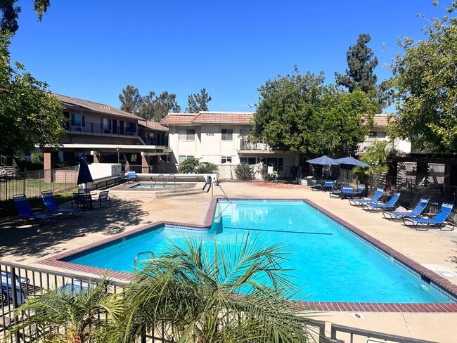 Building Photo - Cozy 2-Bedroom Condo in La Verne