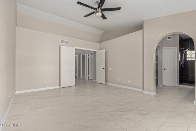 Building Photo - 9138 E Davenport Dr
